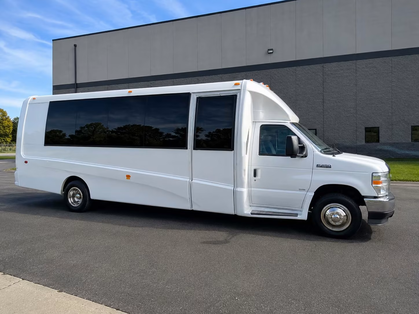 lexington 20 passenger minibus rental